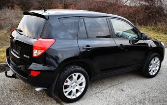 Toyota RAV4 2.2D 4x4 Top stav - 11