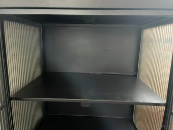 Skleněná industriální komoda Kare Design - 11