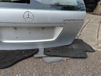 Mercedes C 203 combi - páté dveře, víko kufru - 11