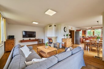 Prodej rodinného domu dispozice 5+kk ve Vlčicích - 11