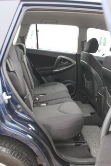 Toyota Rav4 2.2D-4D 100kW + 4X4 + BEZ KOROZE + TAŽNÉ - 11