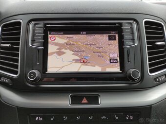 VW Sharan TDi DSG XENON NAVI VYHŘ.SEDAČKY TAŽNÉ - 11