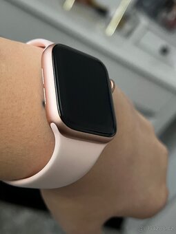 Apple Watch SE + 4 řemínky, původní balení, TOP STAV - 11