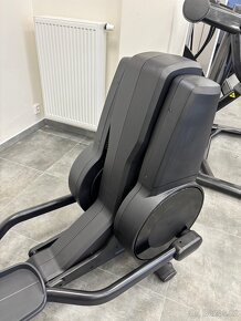 Life Fitness Discover SE3HD elipt.- nový stroj - 60% sleva - 11
