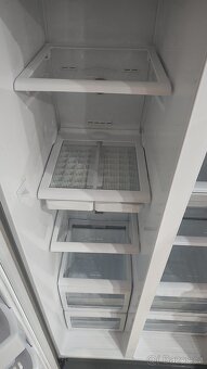 Americká lednice Samsung 496L - 11