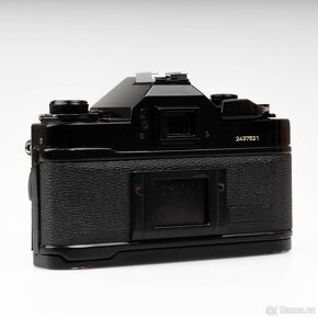 Canon A-1 se dvěma objektivy a příslušenstvím - 11