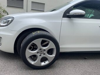 VW Golf VI GTI 155 kW 2.0 DSG Adidas Edice - 11