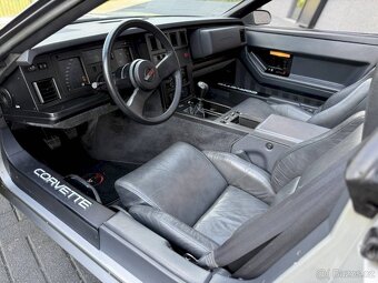 Chevrolet Corvette - 11