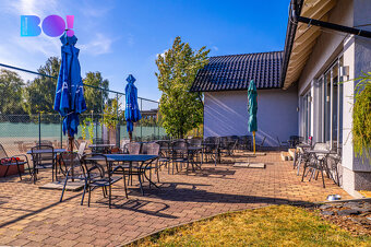 Prodej komerčního objektu s restaurací s 4 tenisovými kurty  - 11