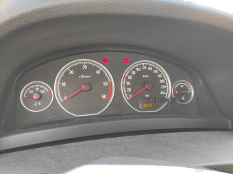 Opel Vectra SW 110 kW rok 2008 - 11