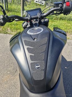 Honda CBR125R - 11