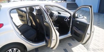 Hyundai i20 1,2i - 16V - 57kw. . HEZKÝ STAV i VÝBAVA - 11