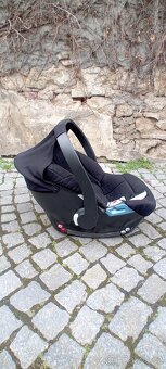 kočárek a autosedačka - 11