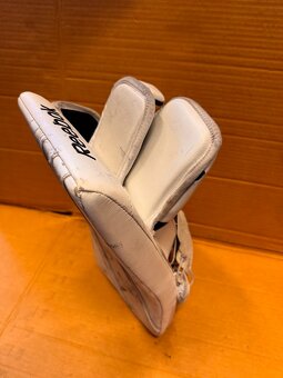 SET LAPAČKA A VYRÁŽEČKA  CCM AXIS/ 2 REEBOK 28 - 11