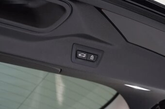 BMW X7, 40D,SOFTCLOSE,PANO,HUD,ČR,DPH - 11