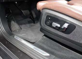 BMW X5 xDrive45e X Line Individual / hybridní automat - 11