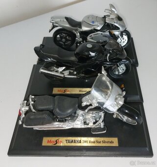 Auta 1:43 motorky 1:18 - 11