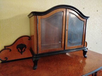 Starožitný obývací nábytek v zachovalém stavu - 11