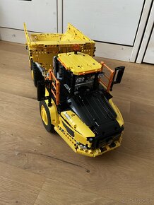 LEGO Technic 42114 Kloubový dampr Volvo 6x6 - 11