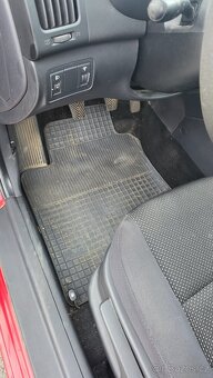 Hyundai i30 kombi 1,4i 2012 - 11