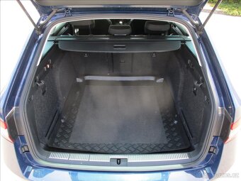 ŠKODA SUPERB COMBI 20TDi 110kw Ambiente Tažné 2017 - 11