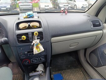 Renault clio - 11