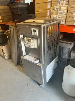 Zmrzlinový stánek - 11