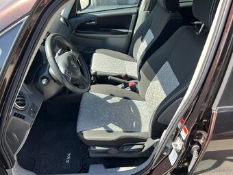 SUZUKI SX4 1,6i 88KW 1.MAJITEL 35000KM NAVIG.TAŽNÉ VYHŘ.SED. - 11