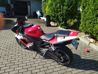 Yamaha YZF R1 - 11