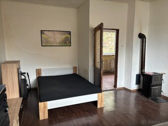 🏡 Prodej dvou rodinných domů s dvorkem a garážemi – Skočice - 11