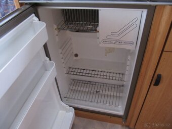 Prodám karavan Knaus Sudwind 450 uf,r.v.1993 + předstan. - 11