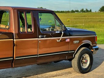 1989 Ford F-250 7.5 V8 XLT | 4x4 | MANUAL | HARDTOP - 11