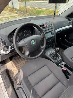 Škoda Octavia II sedan 1,9TDI 77kw bez STK - 11