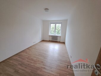 Pronájem luxusního bytu 3+1, s balkónem, 77m2, Opava, ul. Hr - 11
