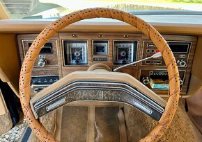 1975 Lincoln Continental MkIV - 11