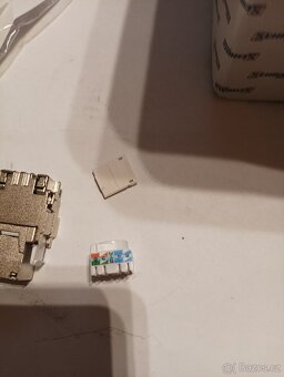 Prodám keystony  RJ45 Schrack samozařezavaci stíněné 300ks - 11