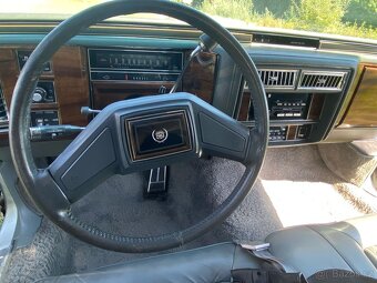 Cadillac Brougham - 11
