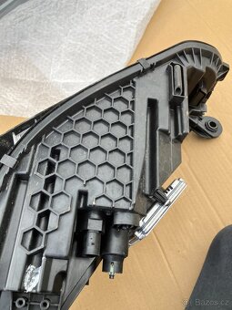 predni svetlo vw touareg 23- pravy prave - 11