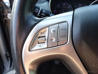 Hyundai ix35 2,0 CRDI - 11