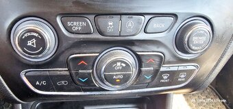 Jeep Cherokee, 147kW,4x4,servis,ČR,nehav. - 11