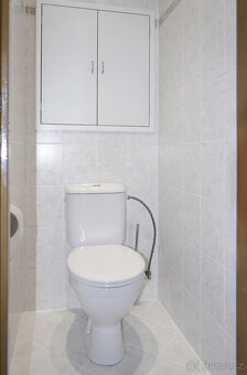 Byt 3+1 po rekonstrukci, u metra, ul. Hlaváčova, Praha 8 - 11