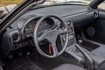 Mazda MX-5 Miata 1,8 benzín - 11