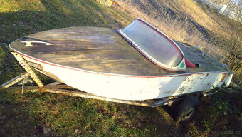 Oldtimer motorový člun DDR Wellenbinder r. v. cca 1965 - 11