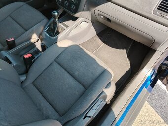 Prodám Volkswagen Golf 5 v pěkném stavu - 11
