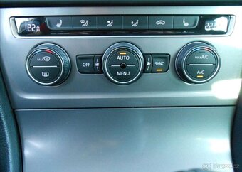 Volkswagen Golf 2,0 110 kW LOUNGE LED Serviska nafta - 11