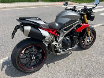 Triumph Speed Triple R - 11