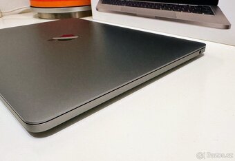 MacBook Pro 13” M1 (2020) – 16 GB RAM, 250 GB SSD - 11