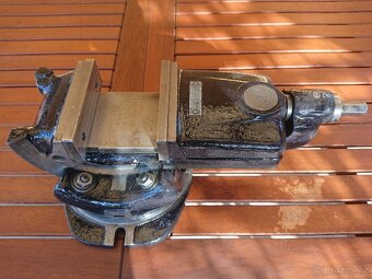 Strojní svěrák výklopný - otočný - 11