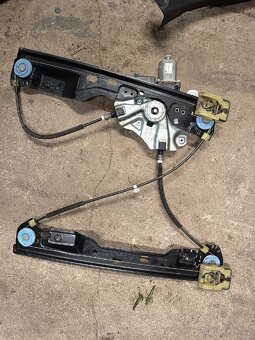 Opel Astra J řidičovy dveře - 11