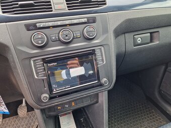 Volkswagen CADDY 2,0TDI WEBASTO VÝHŘEV OKNA - 11
